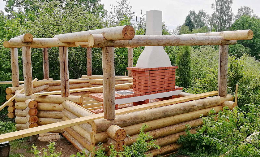 Беседка из оцилиндрованного бревна